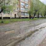 Наехал на яму и перевернулся – водитель скутера и его 61-летняя пассажирка пострадали в ДТП в Петропавловске