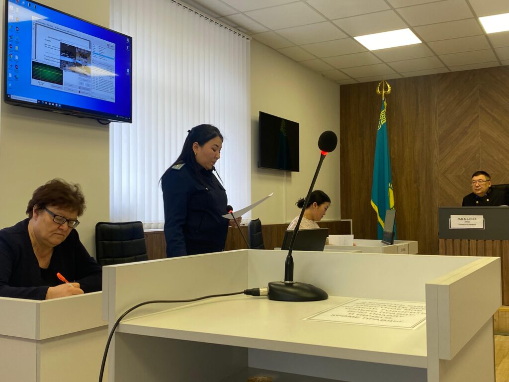 Жестоко убили и спрятали топор на кладбище: дядю и племянника осудили на долгий срок в СКО