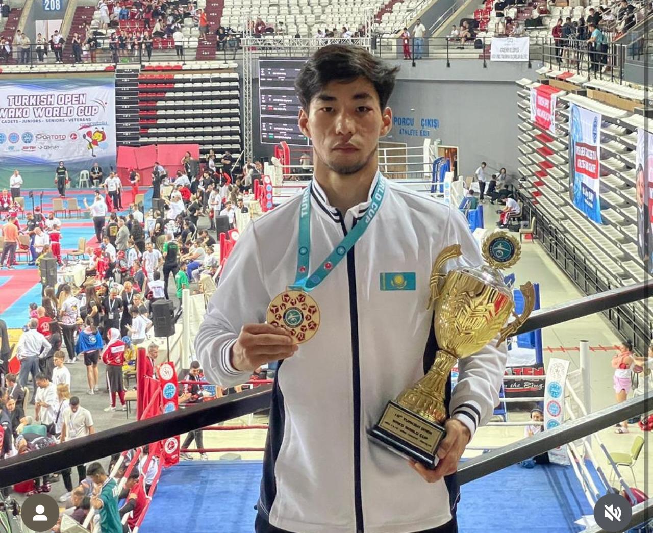 Пятикратным чемпионом мира по кикбоксингу стал Аслан Асылбеков из СКО