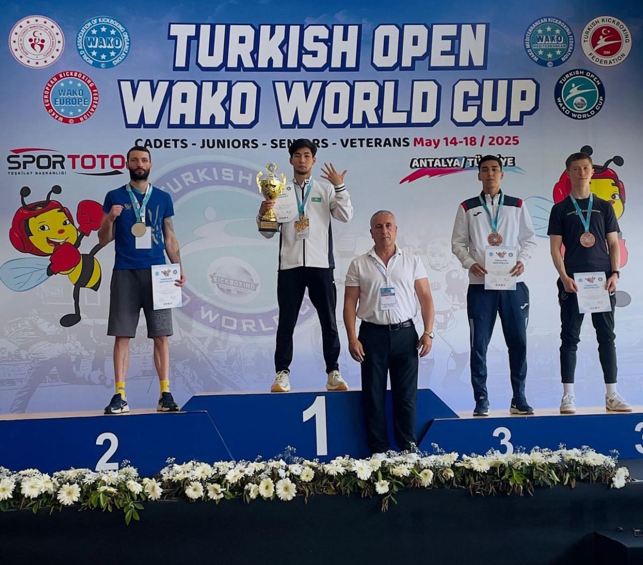 Пятикратным чемпионом мира по кикбоксингу стал Аслан Асылбеков из СКО