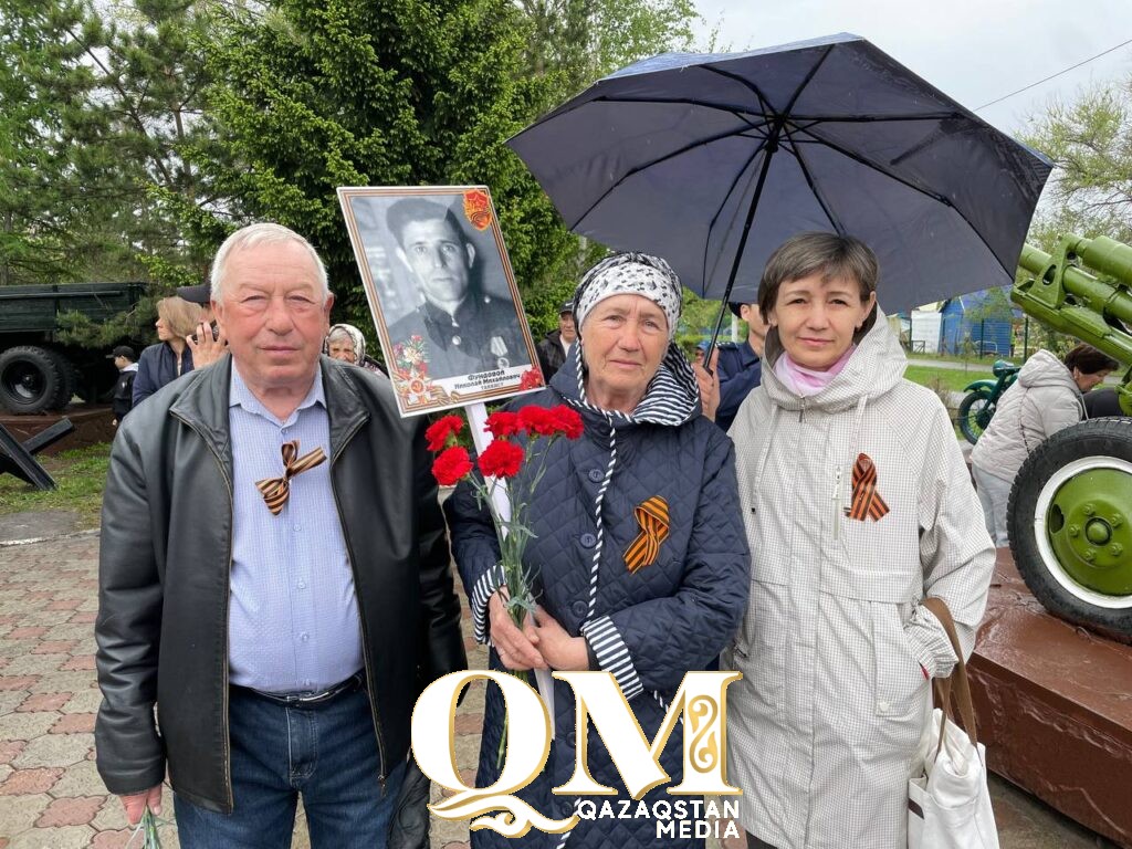 Цветы к обелиску Славы возложили в Петропавловске