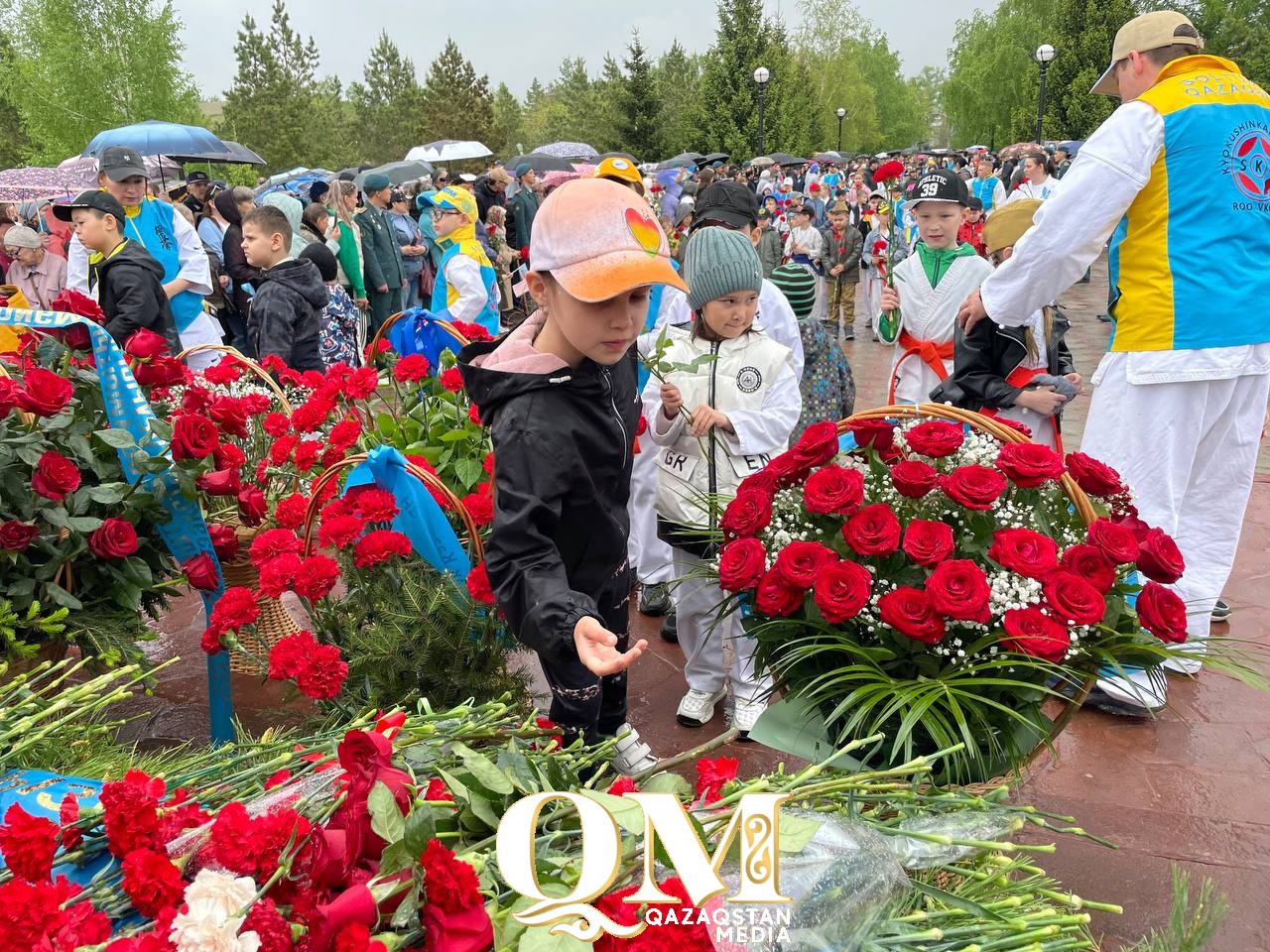 Цветы к обелиску Славы возложили в Петропавловске