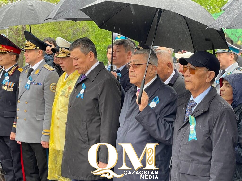 Цветы к обелиску Славы возложили в Петропавловске