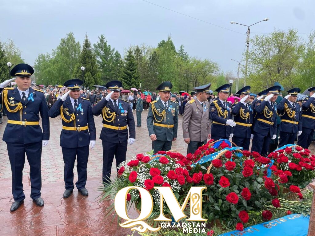 Цветы к обелиску Славы возложили в Петропавловске