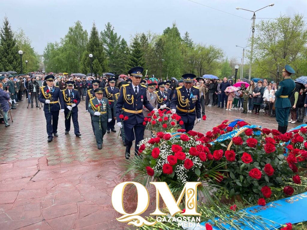 Цветы к обелиску Славы возложили в Петропавловске