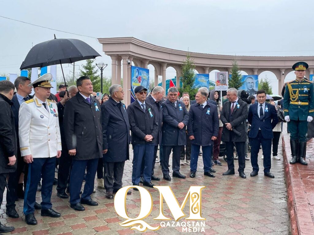 Цветы к обелиску Славы возложили в Петропавловске