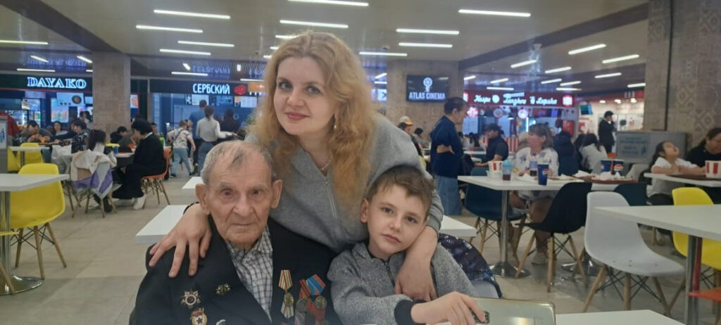 «Мечтает встретить День Победы дома»: за жизнь ветерана Василия Макиенко борются врачи и родные
