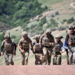 Қазақстанда командирлермен сарбаздарға бейнежетондар тағылады