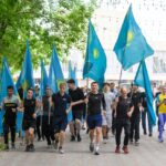 Более 100 человек приняли участие в забеге ко Дню госсимволов в Петропавловске