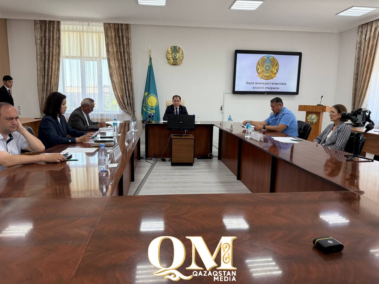 СҚО-да пошташы әкімдік ғимаратында киім-кешек сатып келген