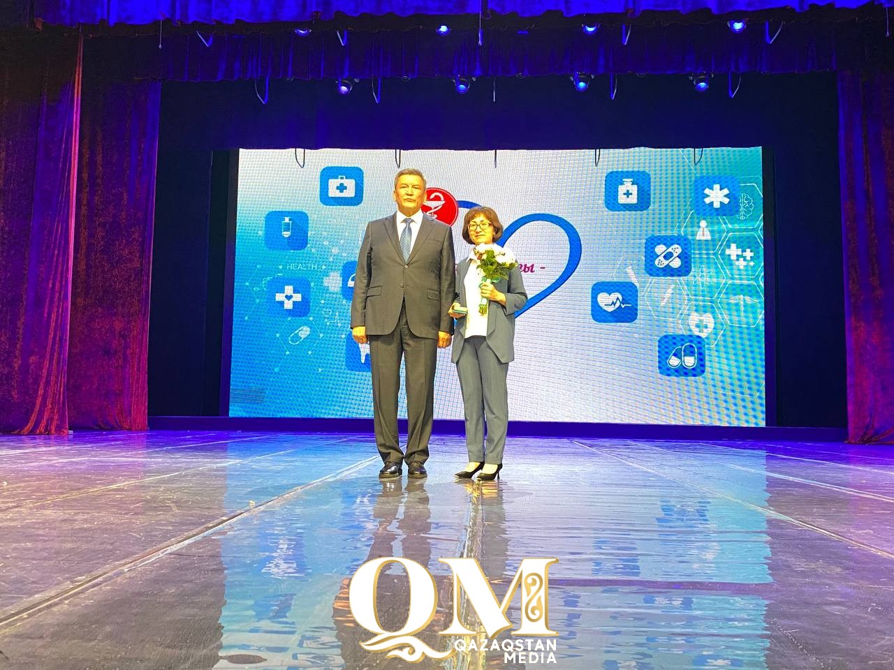 СҚО әкімі медицина қызметкерлерін төл мерекемен құттықтады