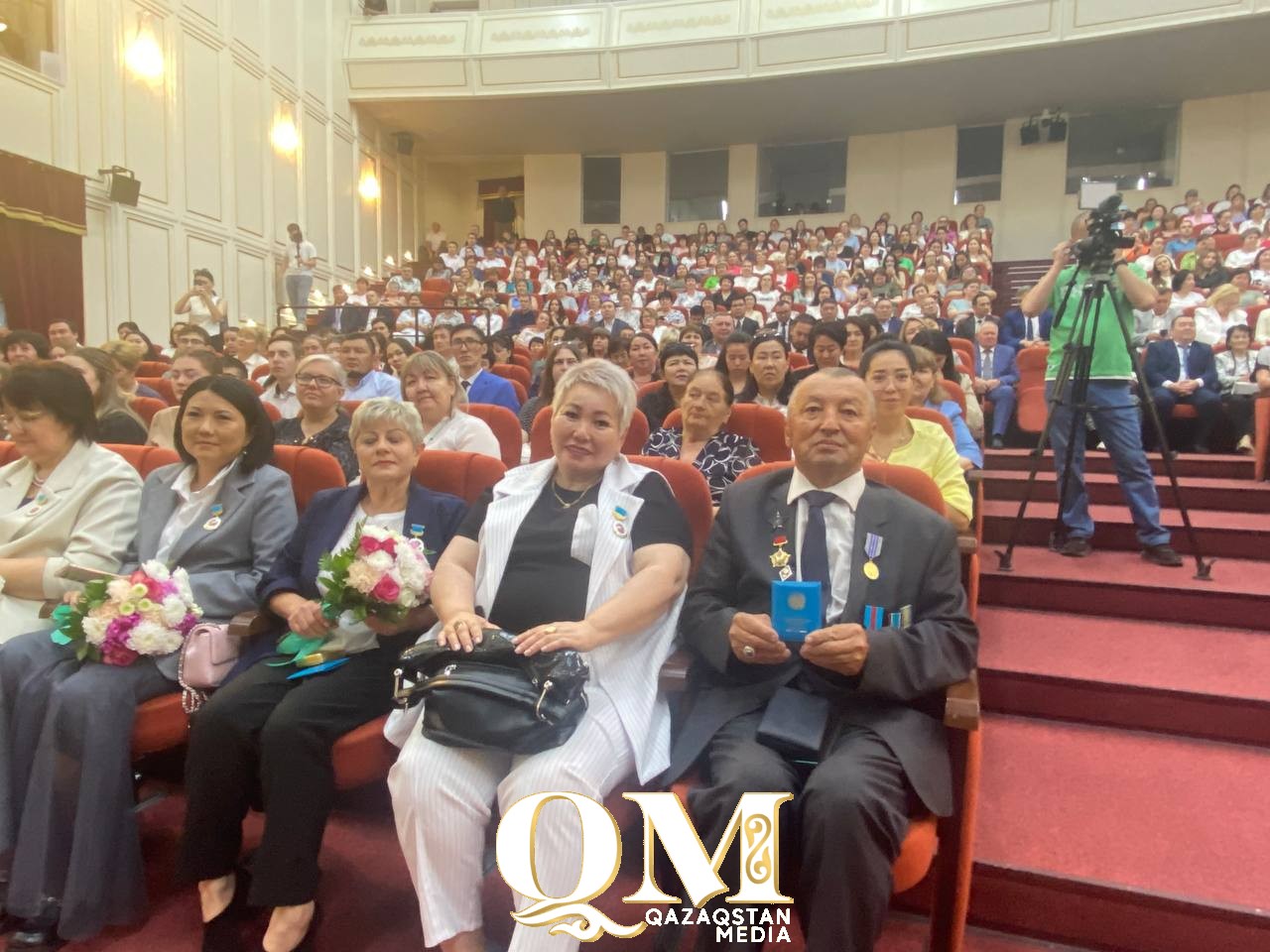 СҚО әкімі медицина қызметкерлерін төл мерекемен құттықтады