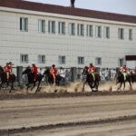Прорыв в седле: чемпионат по конным скачкам прошел в СКО