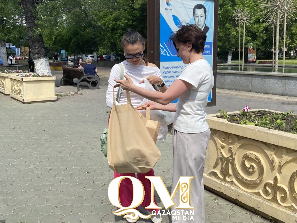 Экопакеты раздавали петропавловцам в обмен на полиэтилен