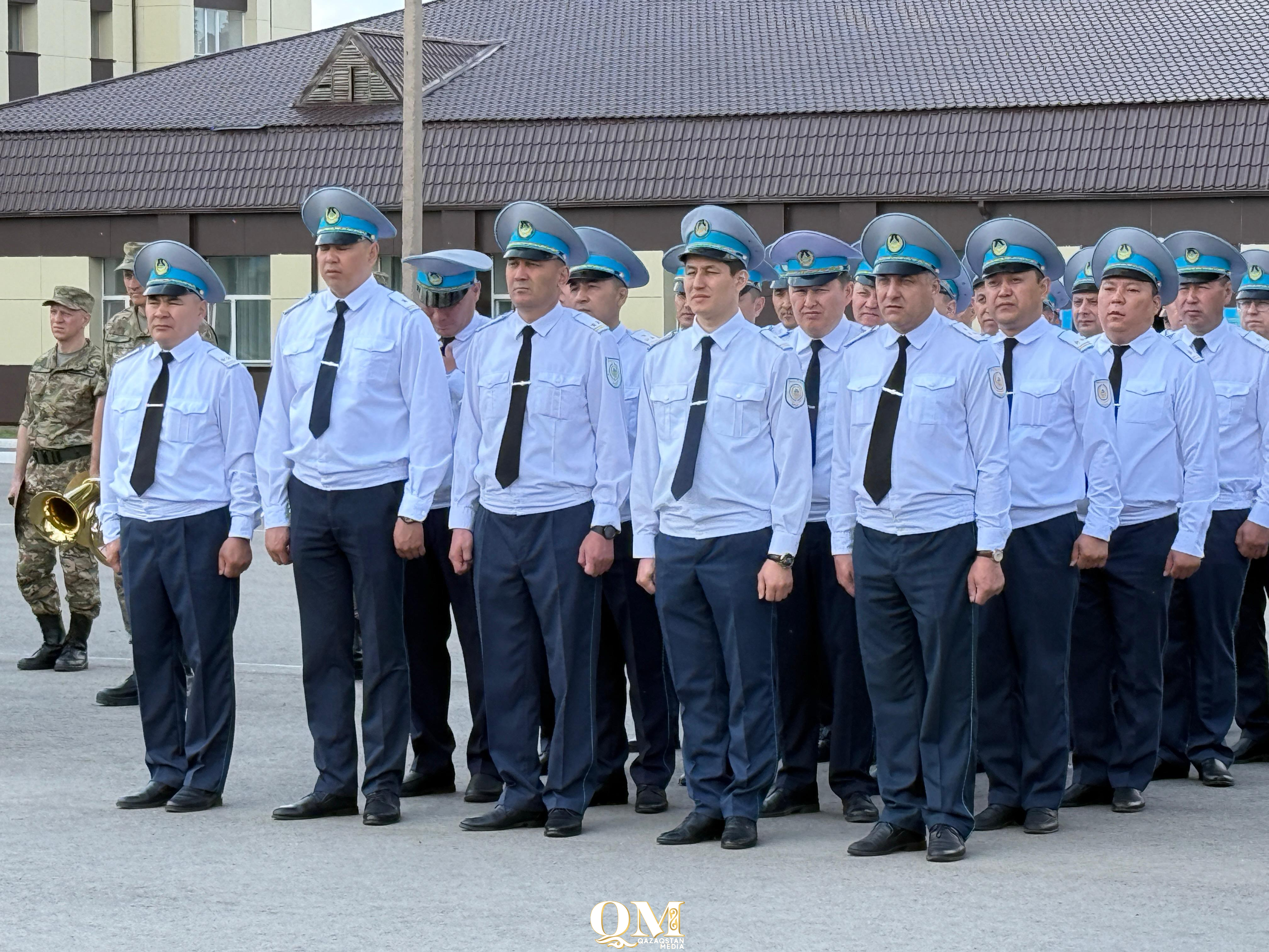 Полицейских и военнослужащих наградили за помощь в борьбе с паводком в СКО