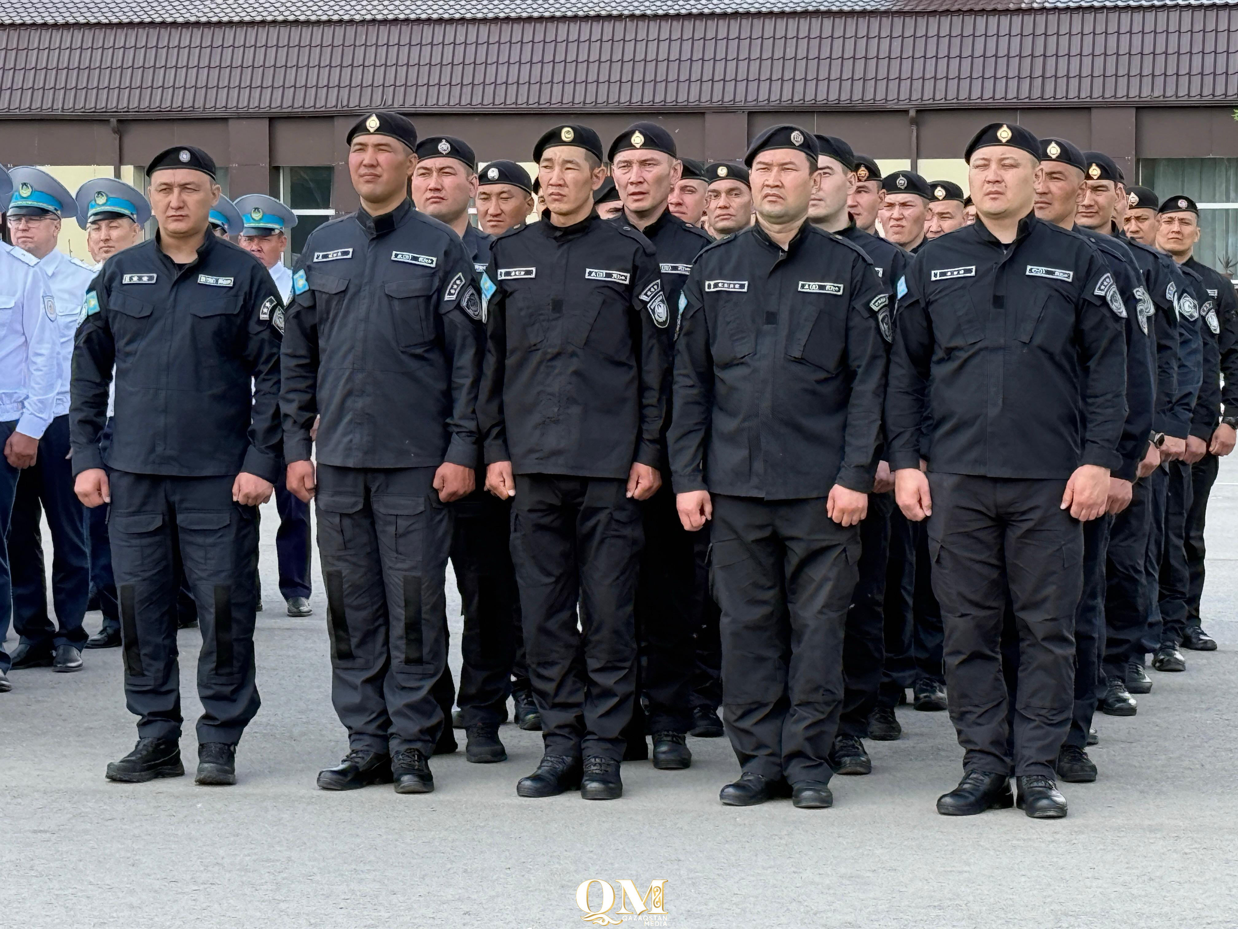 Полицейских и военнослужащих наградили за помощь в борьбе с паводком в СКО
