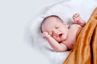 Первый месяц с малышом: как подгузники Huggies помогают родителям
