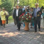 Петропавлда Сәбит Мұқановтың ескерткішіне гүл шоқтары қойылды