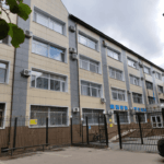 Беттен бір ұрып, ақша талап еткен: СҚУ студенті сотталды