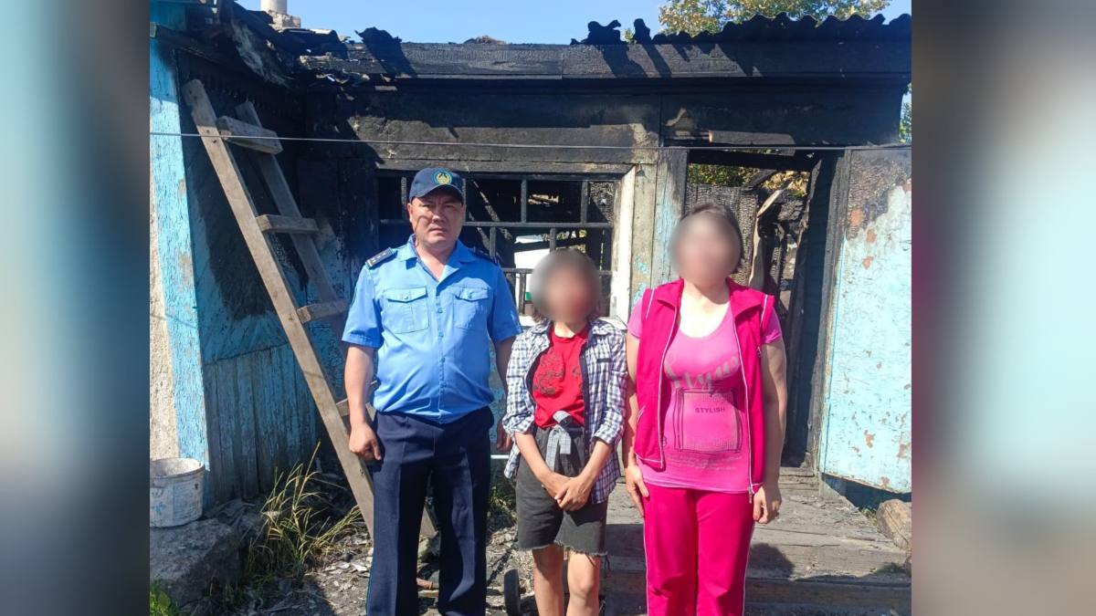 Сотрудник службы пробации спас семью от пожара в СКО