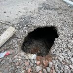 Кто будет отвечать? Асфальт проваливается в одном из дворов Петропавловска