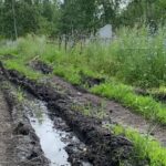 Чтобы гроб нести не по грязи – дорогу на кладбище в Петропавловске восстанавливают предприниматели