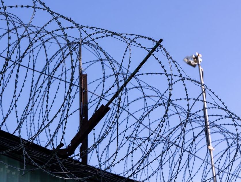 Деньги и украшения пыталась пронести в колонию мать заключенного в СКО