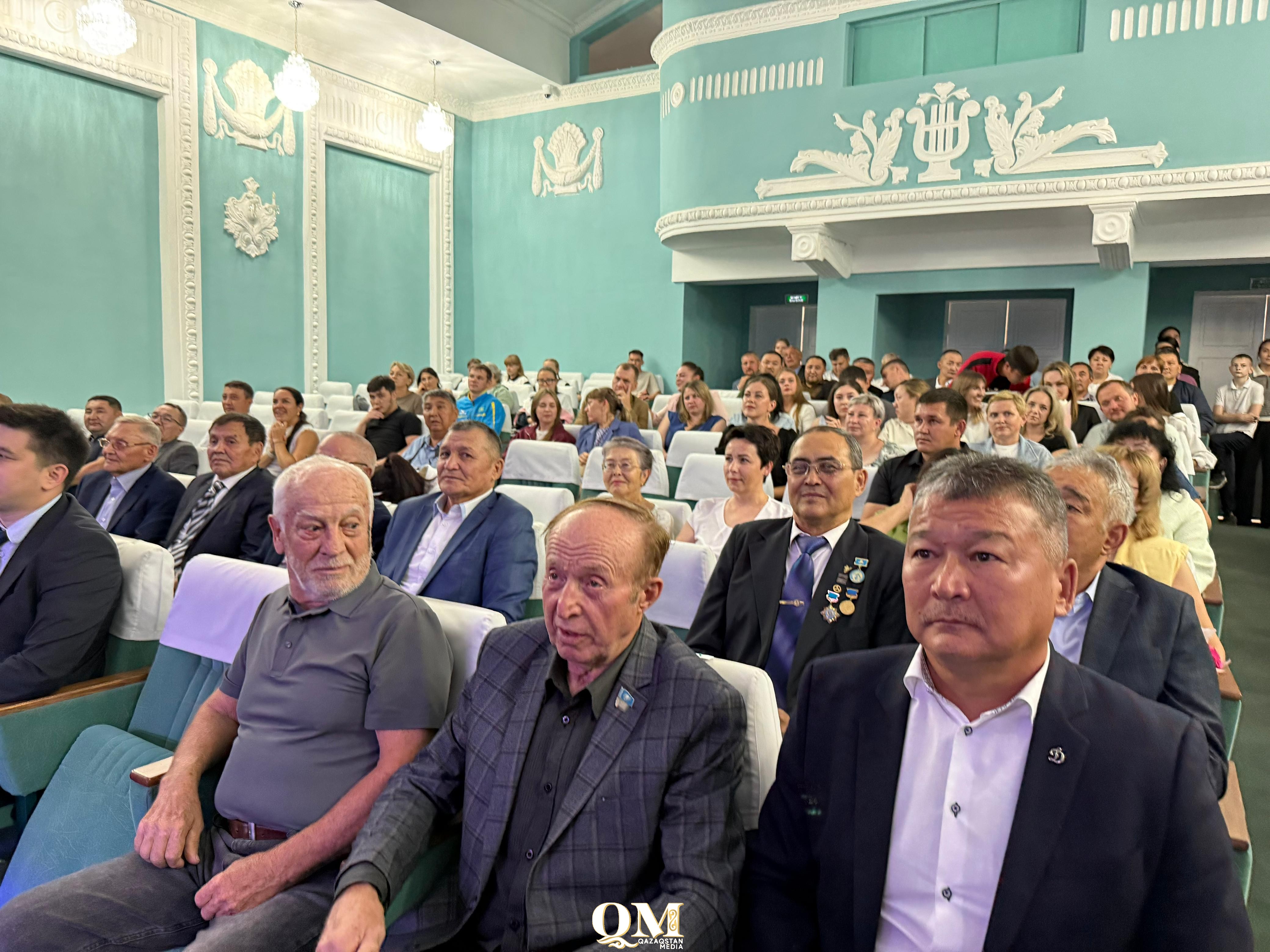 Поздравления и награды. День спорта отметили в СКО