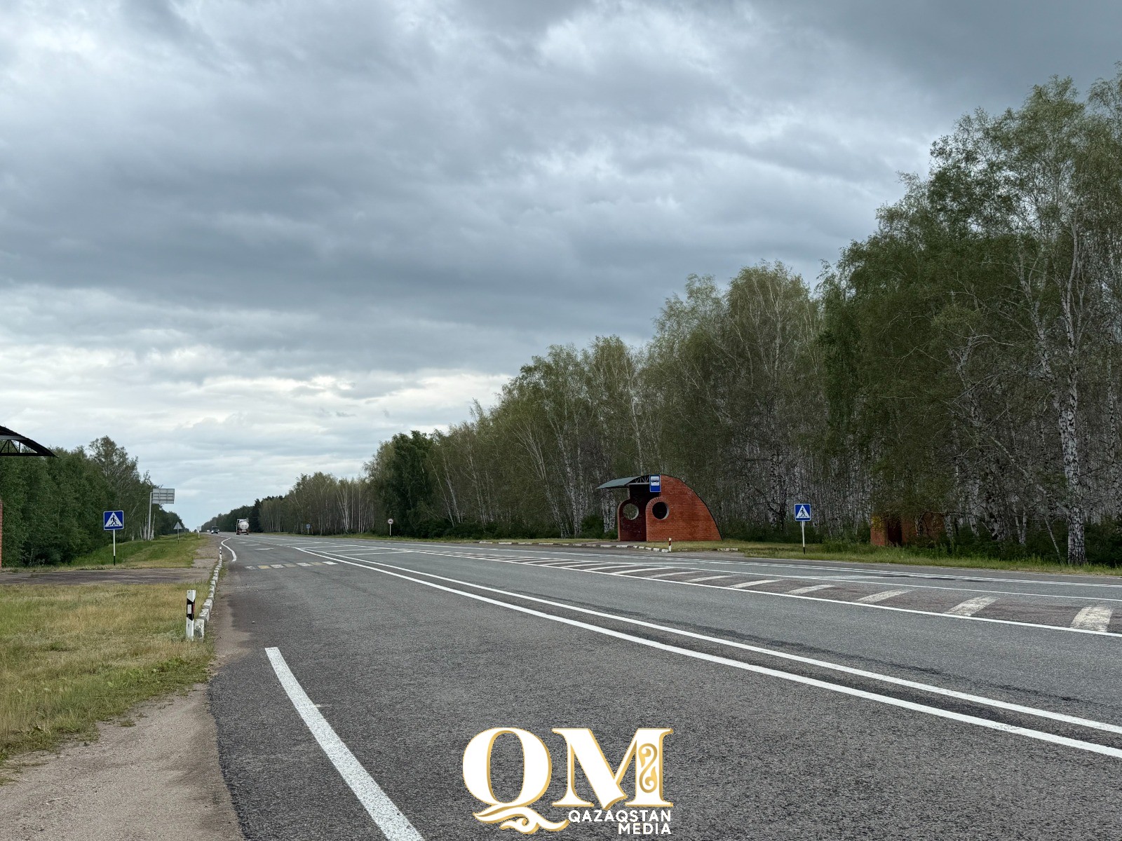 Влетели в грузовик. Парень и девушка погибли на трассе в СКО