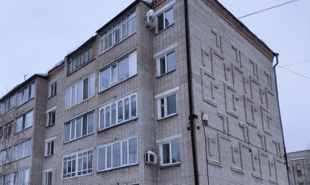 Пятилетний мальчик выпал из окна третьего этажа в Петропавловске