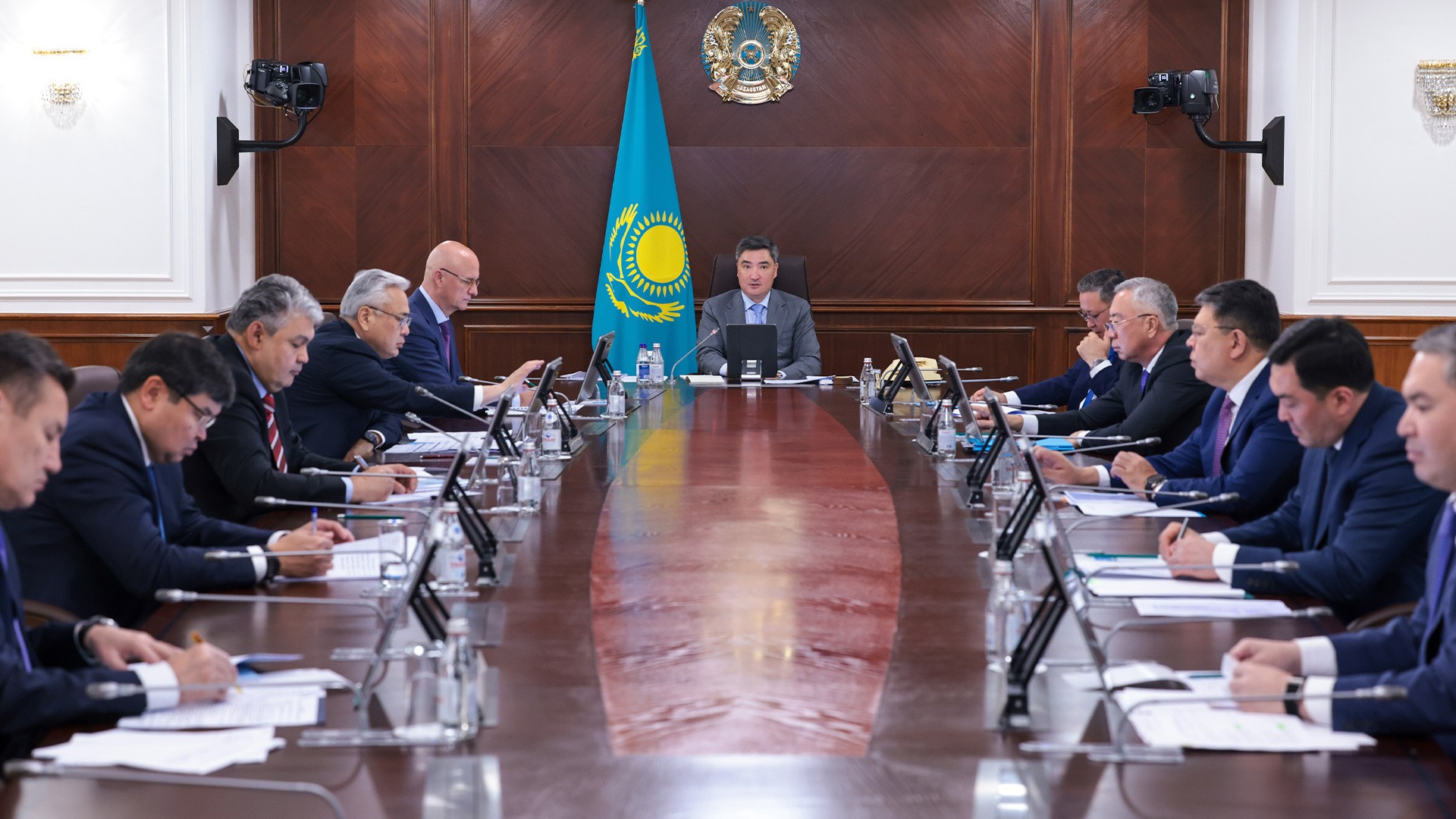 Үкімет әлеуметтік-экономикалық даму болжамдары мен 2026-2028 жылдарға арналған бюджет жобасын мақұлдады