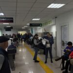 Сотни людей стоят в очередях за новыми удостоверениями в Петропавловске