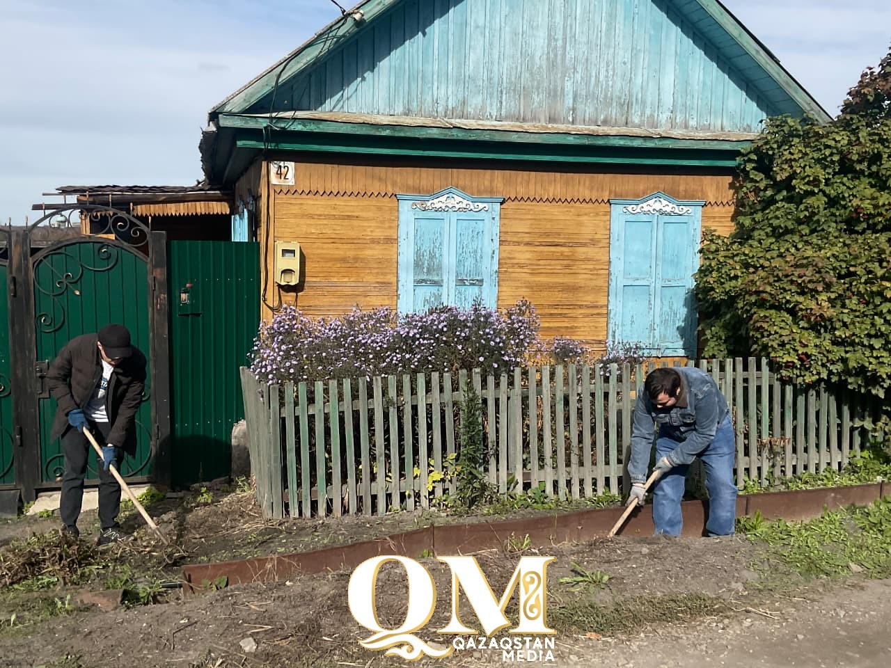 Петропавлда белсенді жастар 90-ға таяған кейуанаға көмектесті