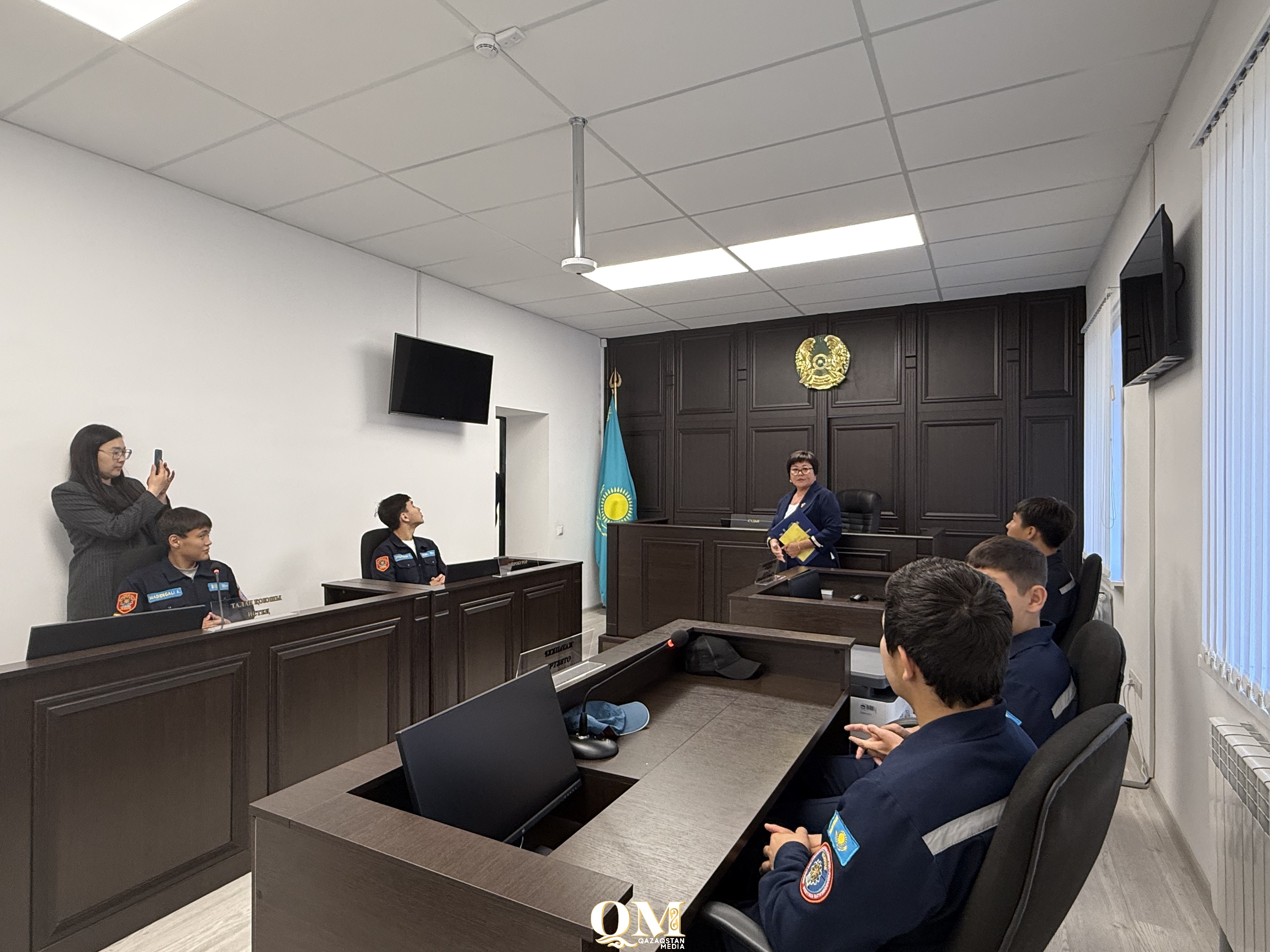 Экскурсия в суд: студенты и журналисты познакомились с работой судей и канцелярии