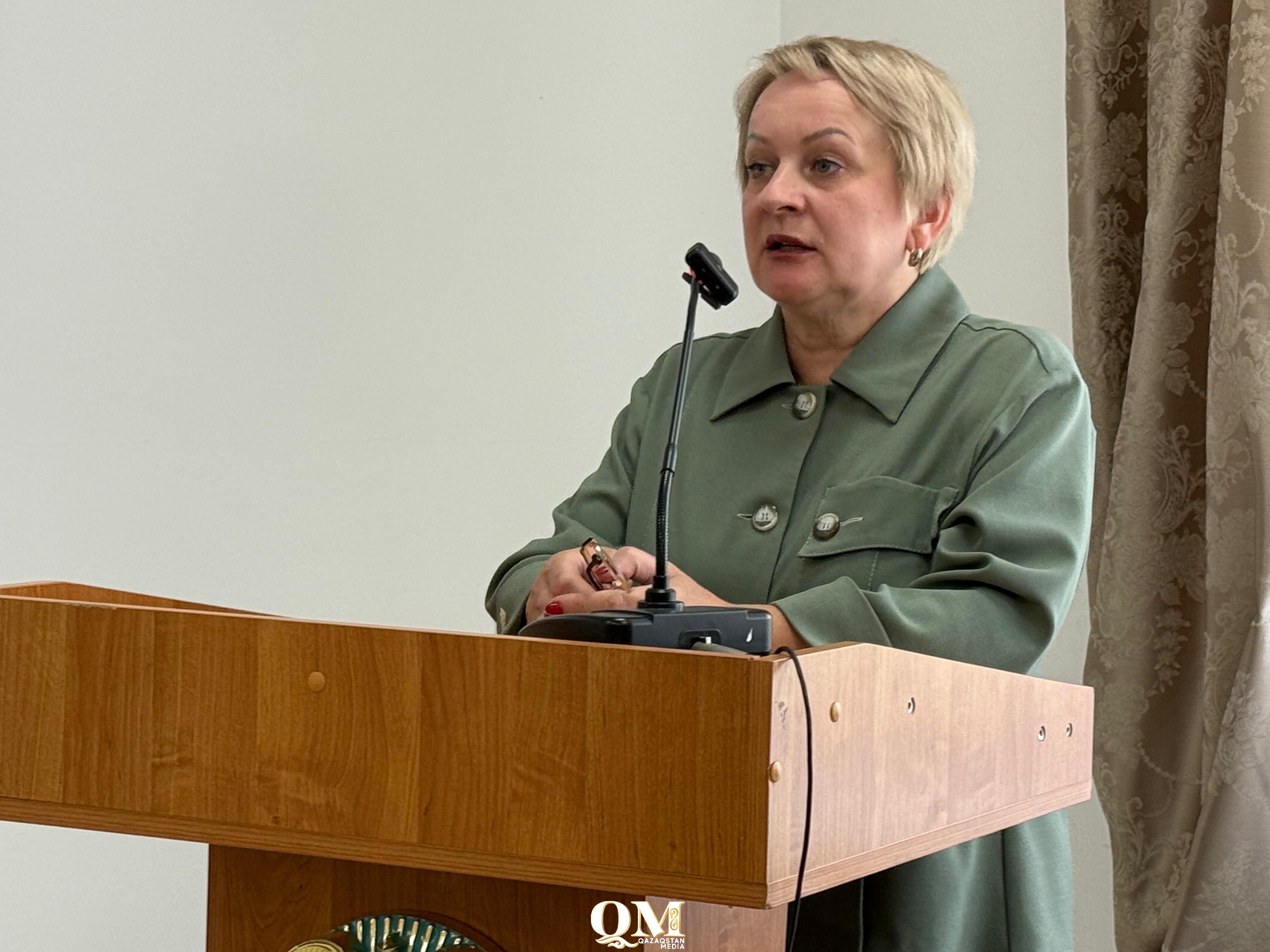 Щебня на дачную дорогу попросила у своего коллеги руководитель управления финансов СКО