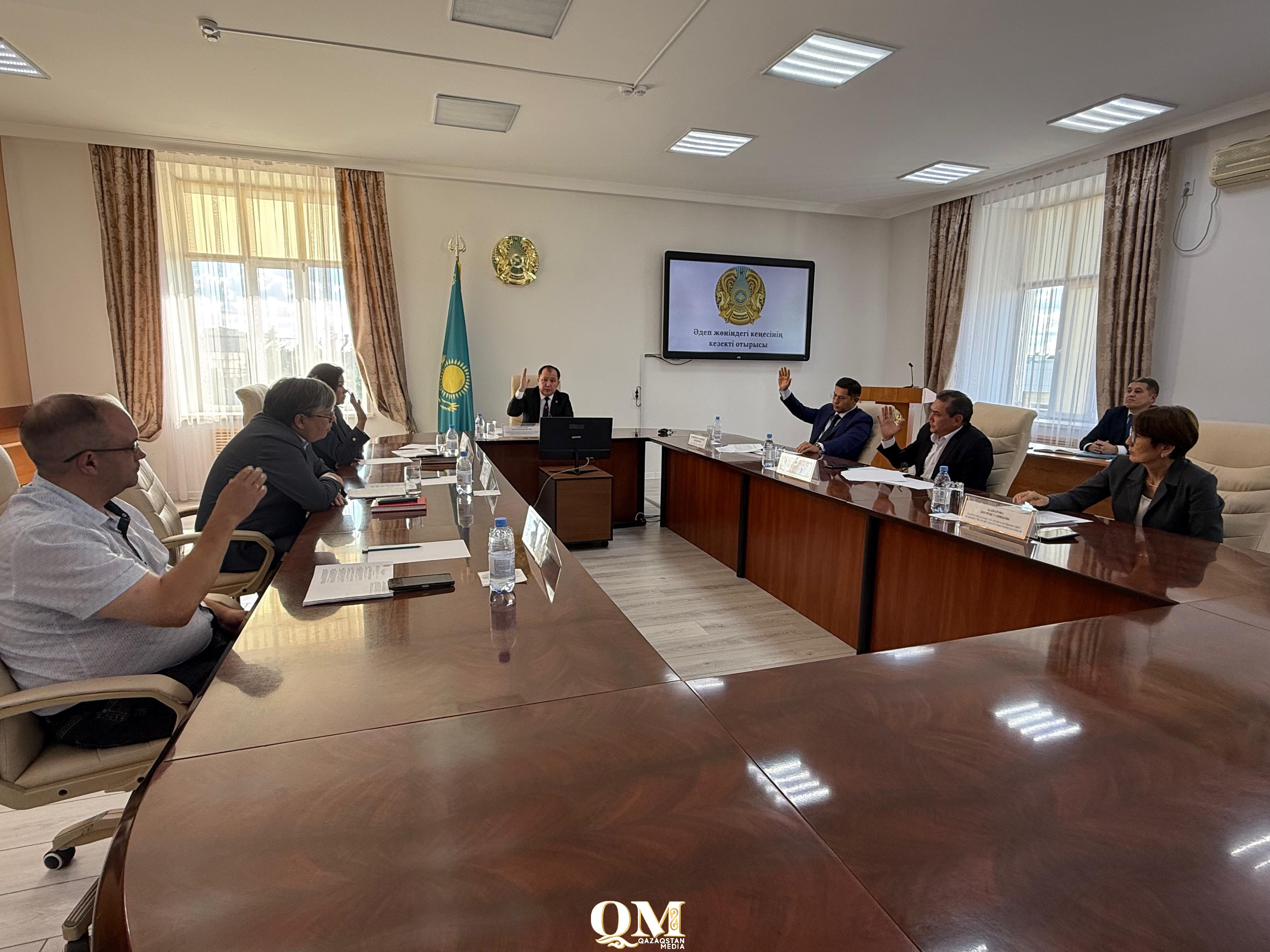 Щебня на дачную дорогу попросила у своего коллеги руководитель управления финансов СКО