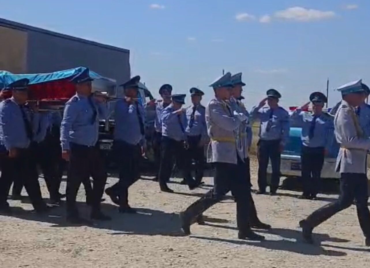Простились с полицейскими, погибшими в аварии в СКО