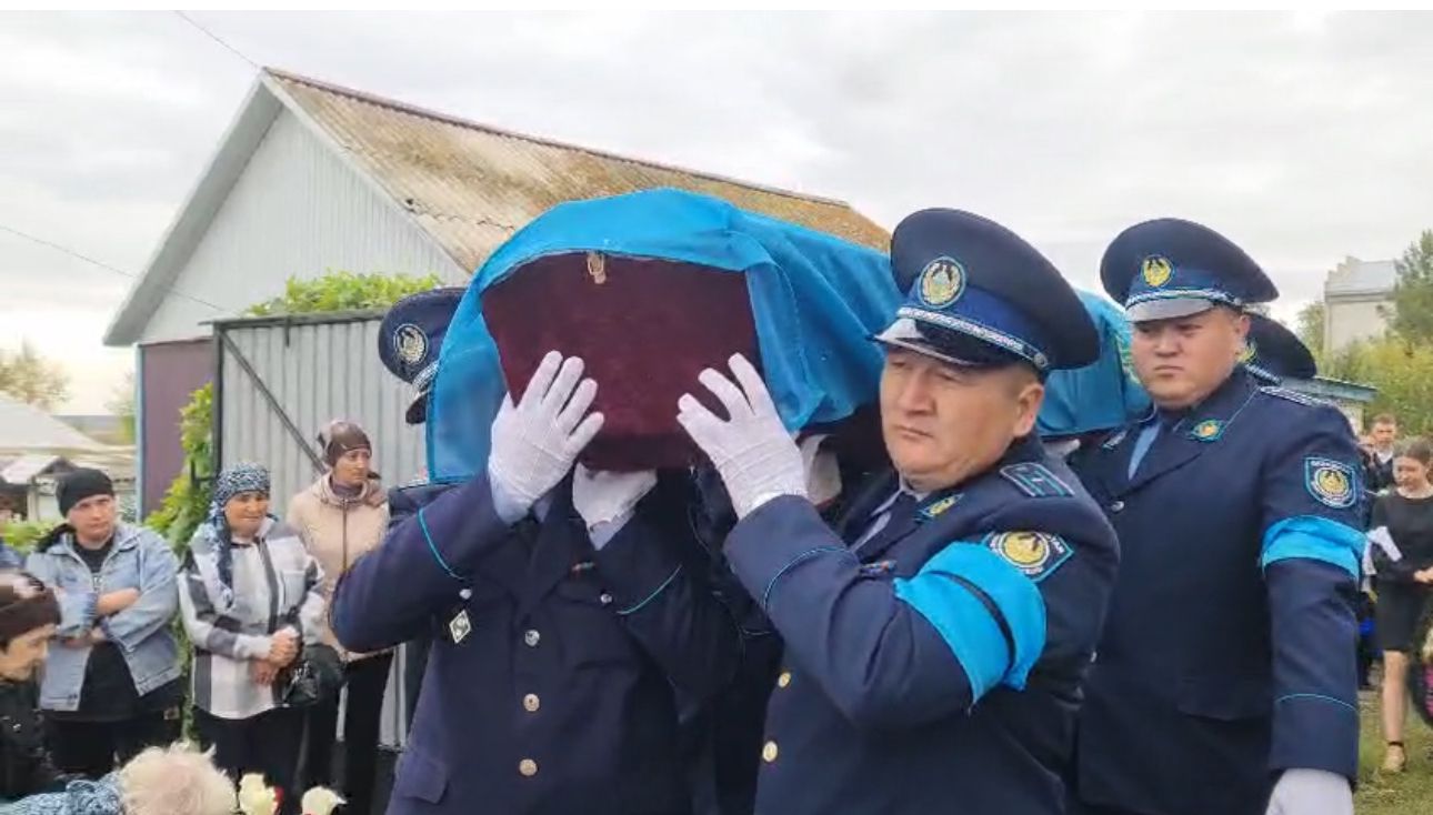 Простились с полицейскими, погибшими в аварии в СКО