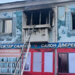 Салон дверей чуть не сгорел в центре Петропавловска