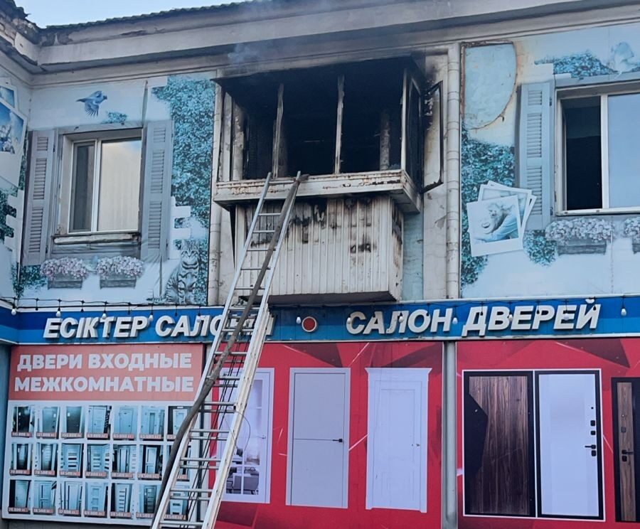 Салон дверей чуть не сгорел в центре Петропавловска