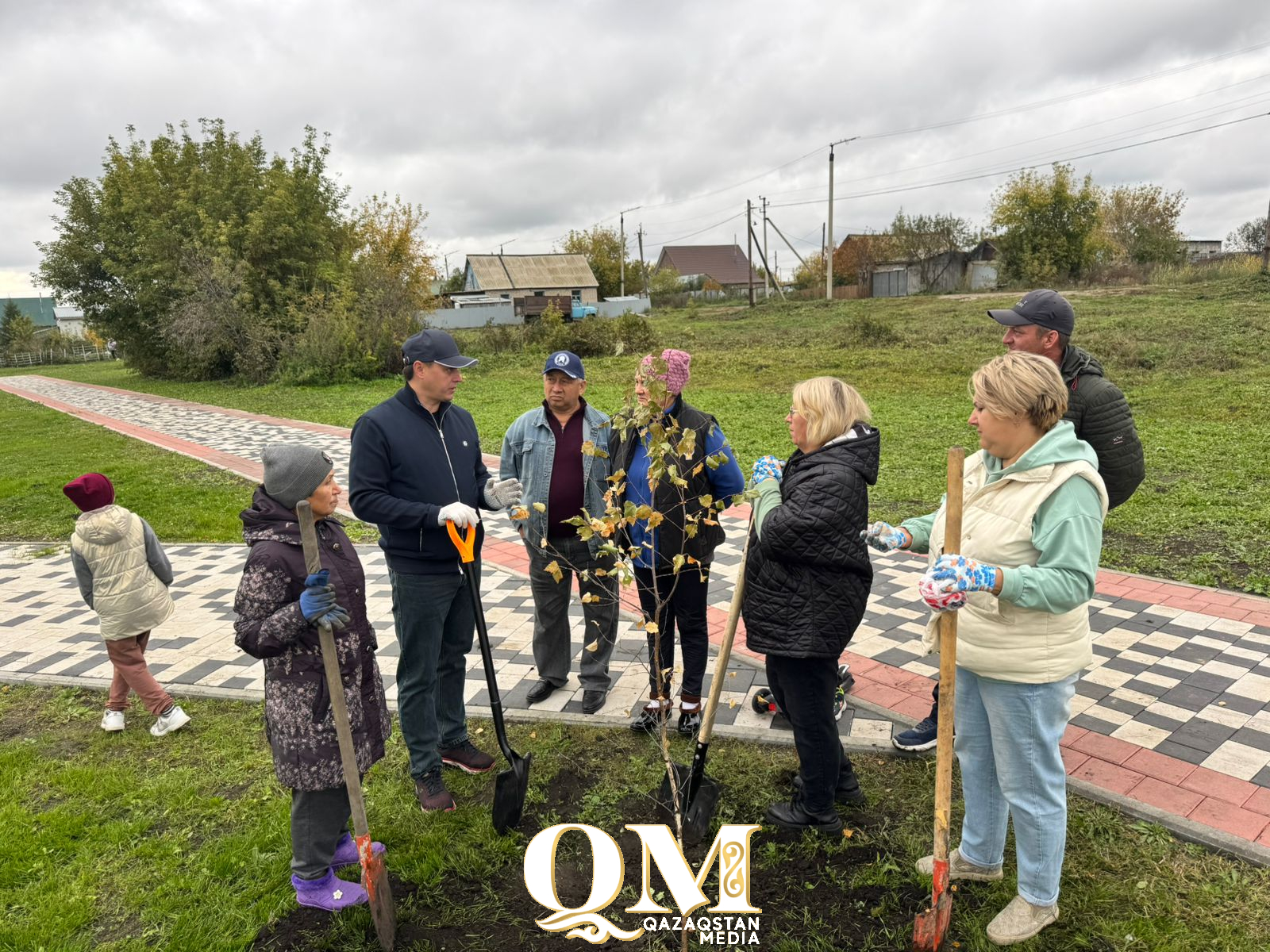 Деревья высаживают в пострадавших от наводнения районах Петропавловска