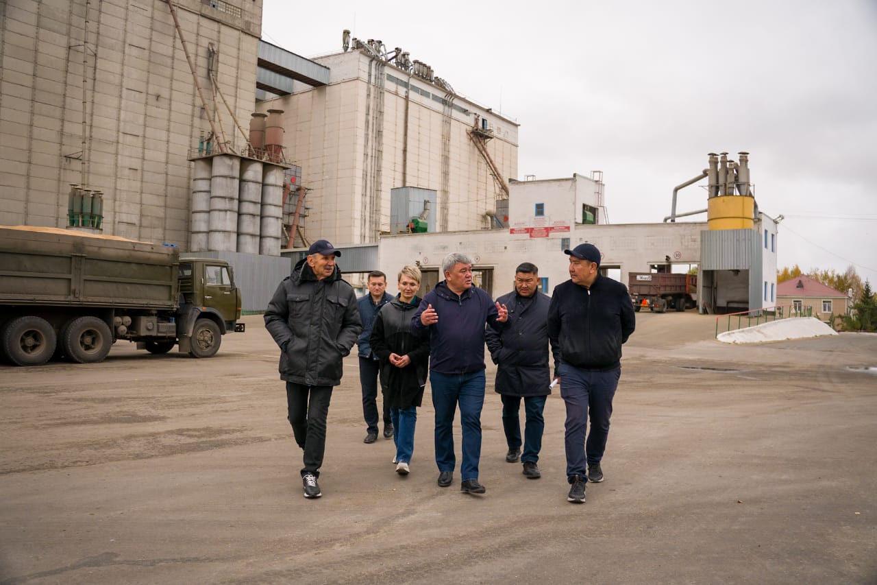 Уборочную кампанию и работу аграриев Мамлютского и Жамбылского районов проверил первый замакима СКО