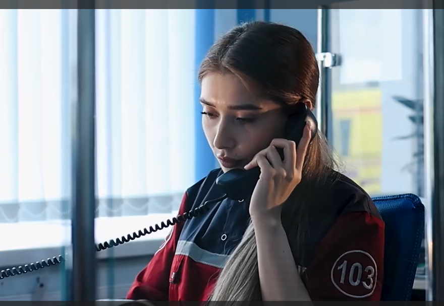 «Қоңырауды ұстап тұру» режимі. Жәдел жәрдем бригадасы келгенге дейін, диспетчер науқасқа телефон арқылы көмектеседі
