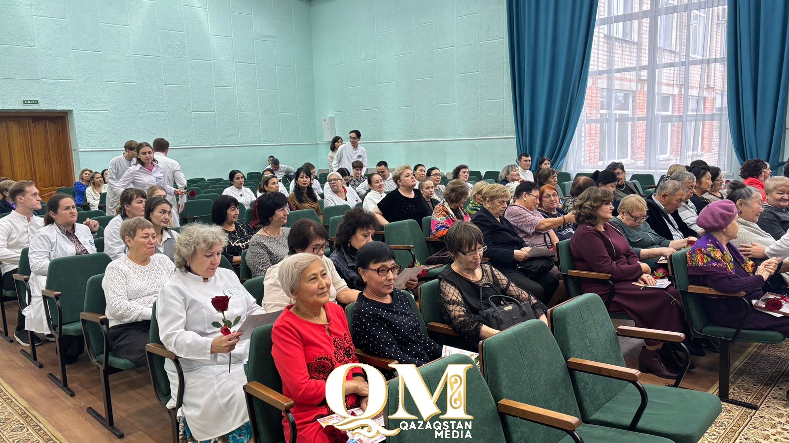 Медициналық колледж ұжымы ардагер ұстаздарын мерекемен құттықтады