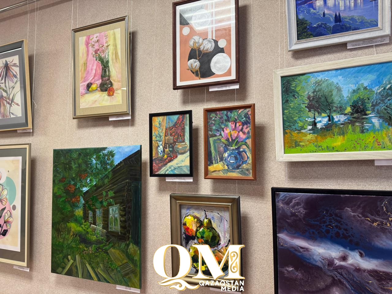 СҚО-да өнерлі ұстаздардың салған суреттерінен көрме ұйымдастырылды