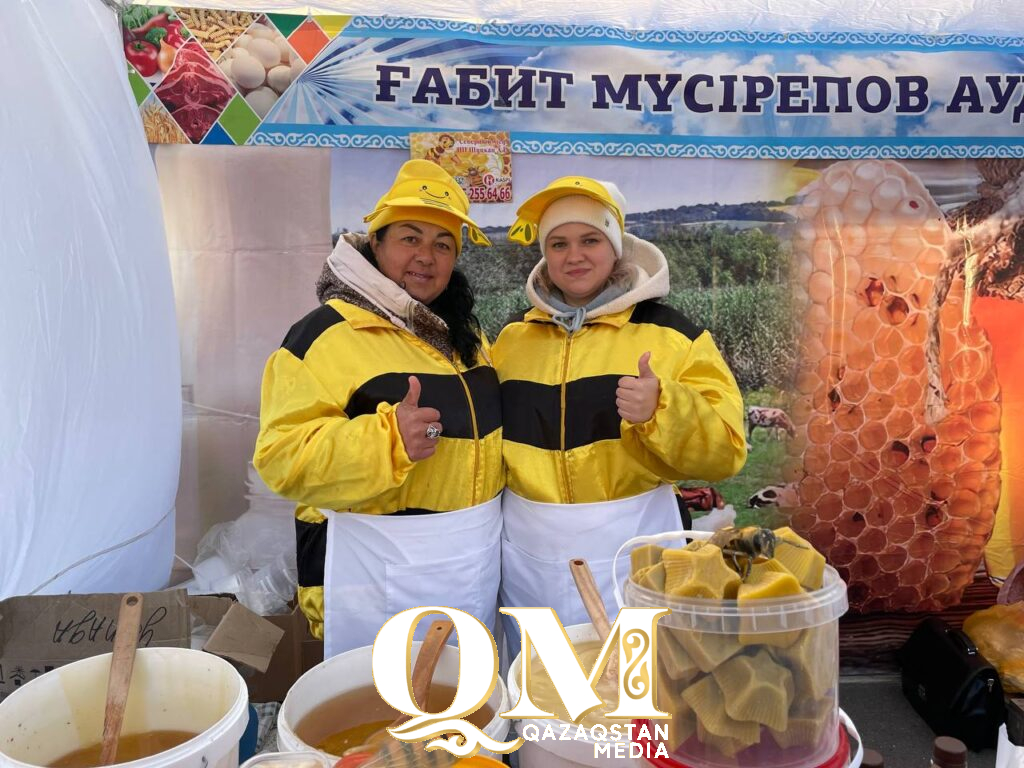 Мед, кумыс и гуси к празднику: больше тысячи тонн продукции привезли сельчане на ярмарку в Петропавловск