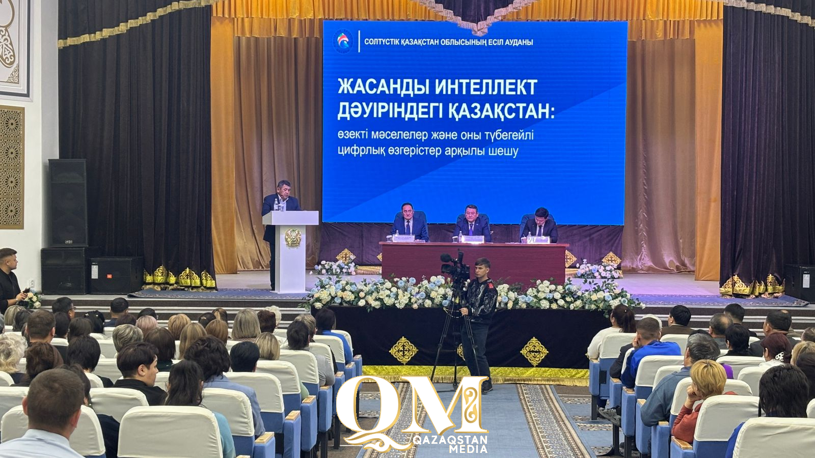 ҚР Президентінің кеңесшісі Мәлік Отарбаев Есіл ауданының тұрғындарымен кездесті