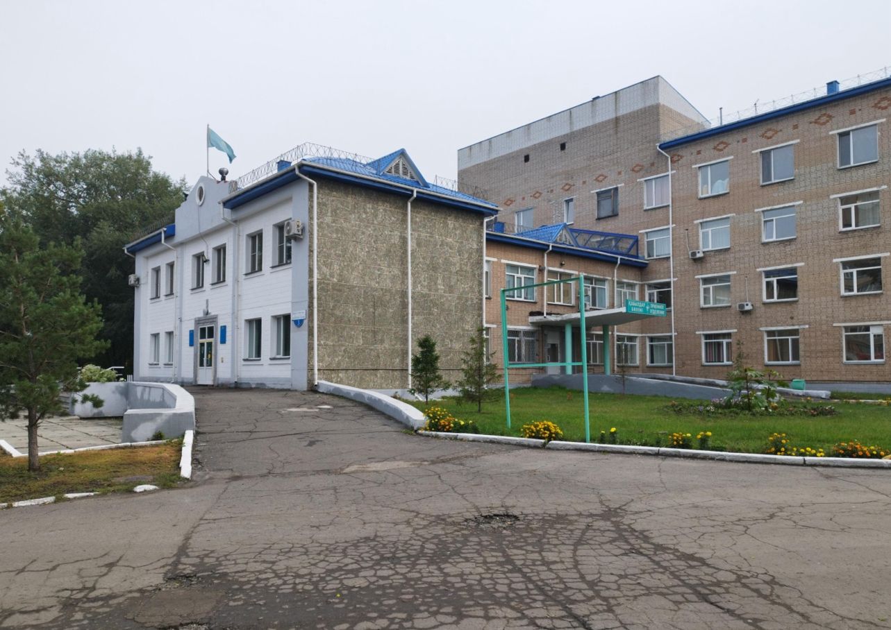 Выпрыгнула с четвертого этажа больницы и скончалась пенсионерка в Петропавловске
