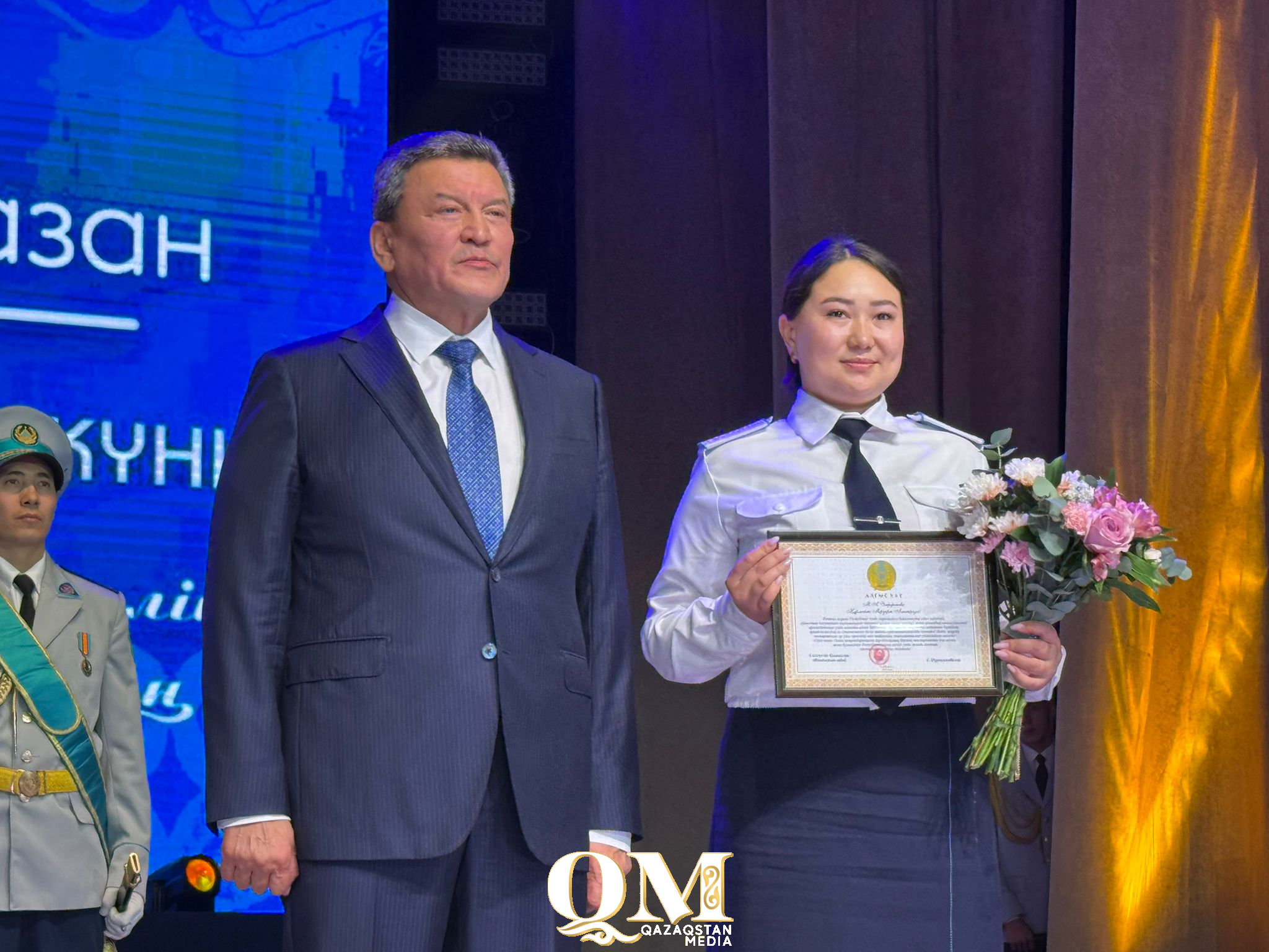 За закон и порядок: ко Дню Республики наградили полицейских СКО