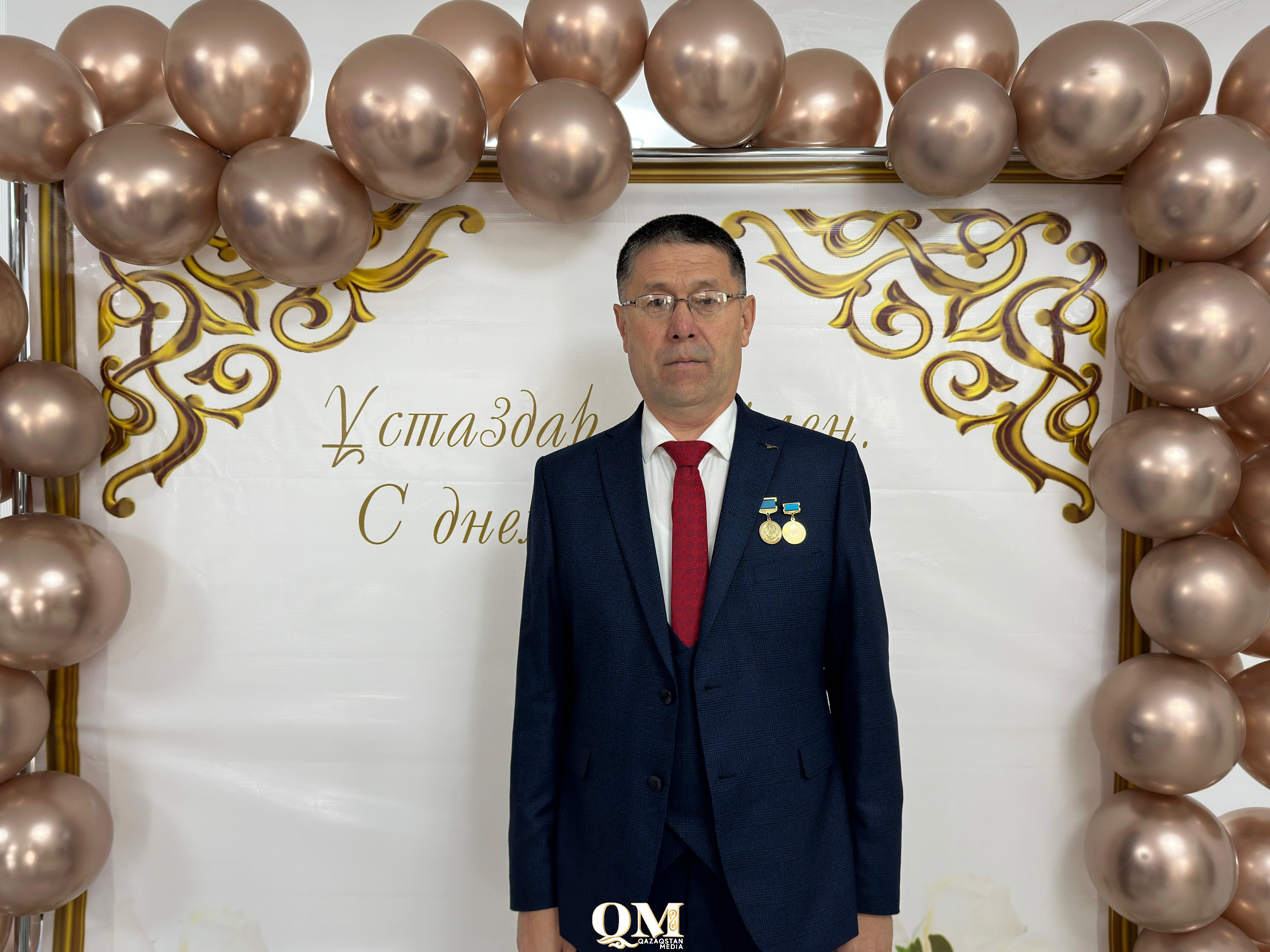 Тайынша ауданының мұғалімдері төл мерекелерінде құрметке бөленді